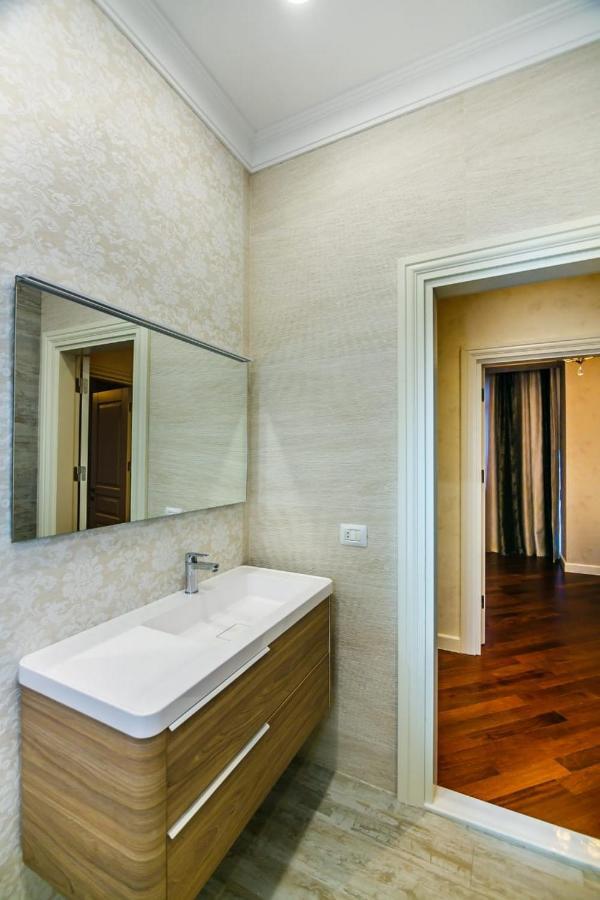 Lux Family Apartment In City Center Baku Exteriör bild