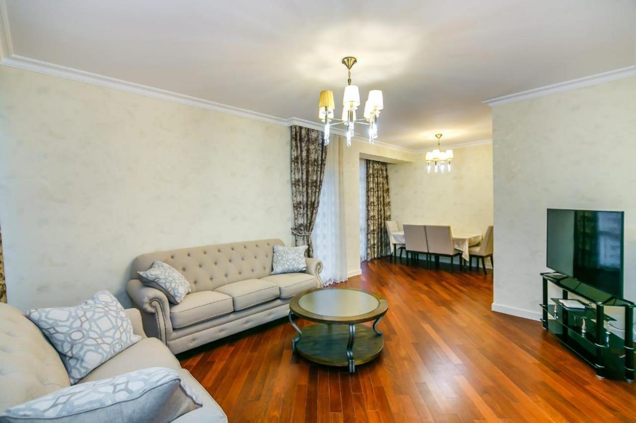 Lux Family Apartment In City Center Baku Exteriör bild