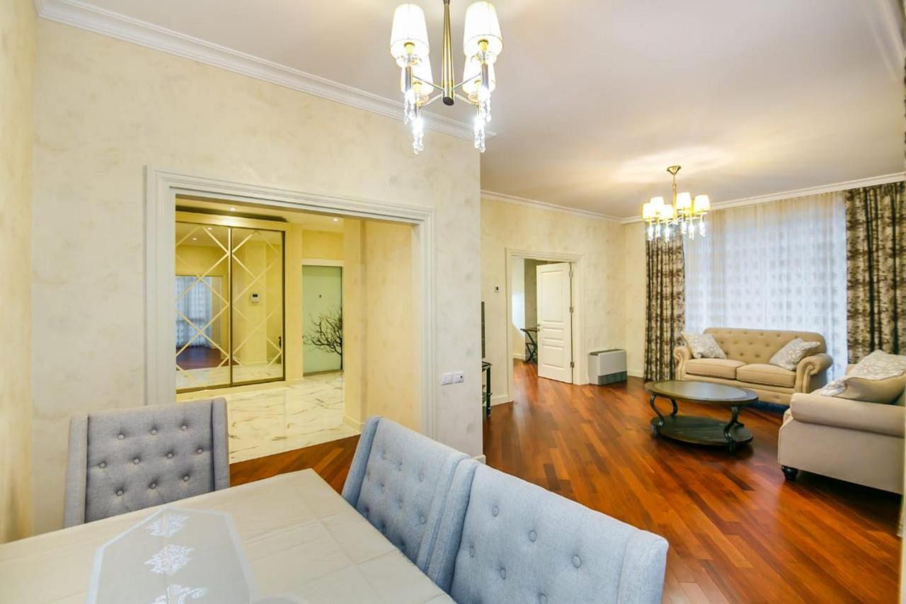 Lux Family Apartment In City Center Baku Exteriör bild