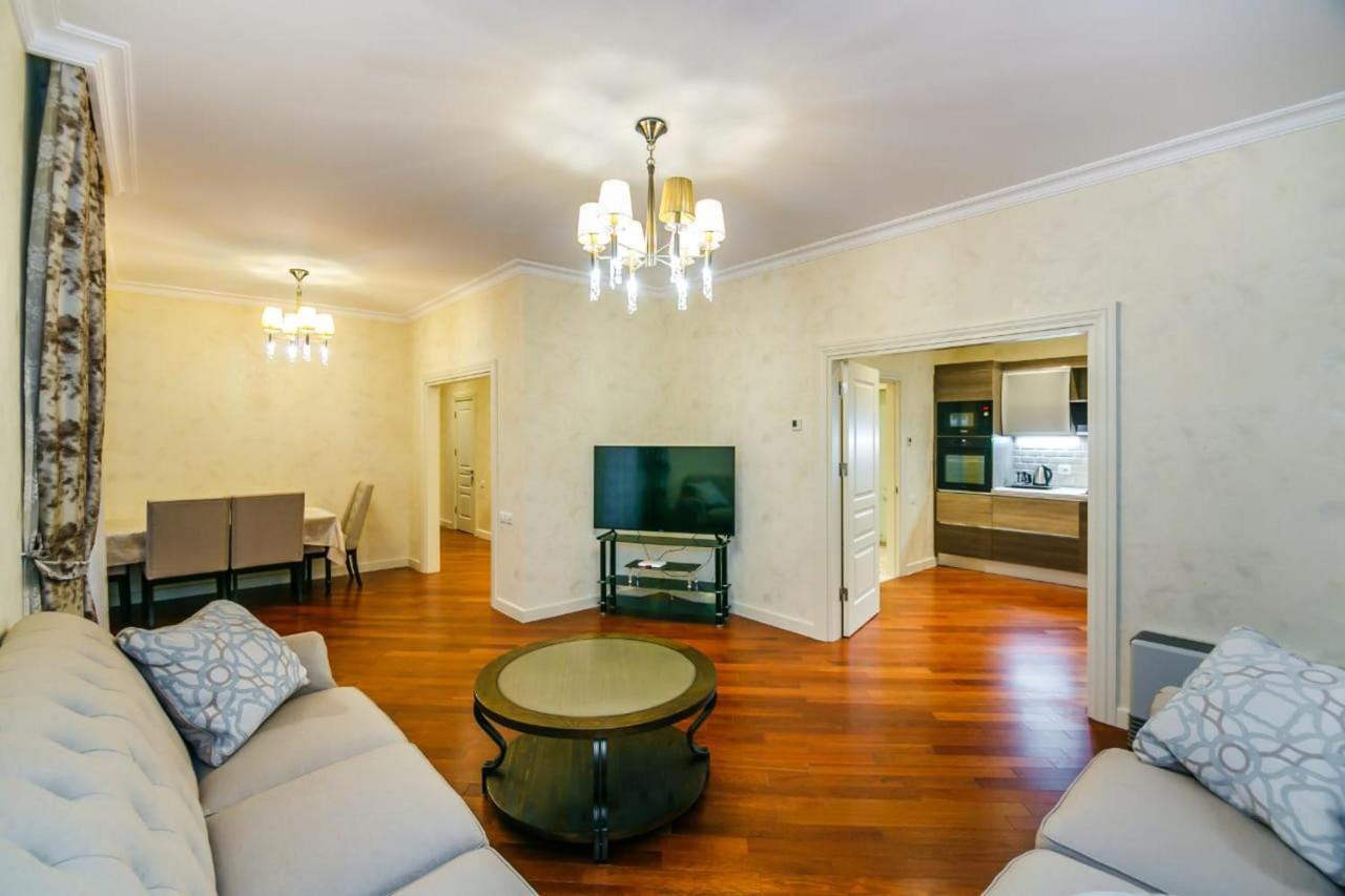 Lux Family Apartment In City Center Baku Exteriör bild