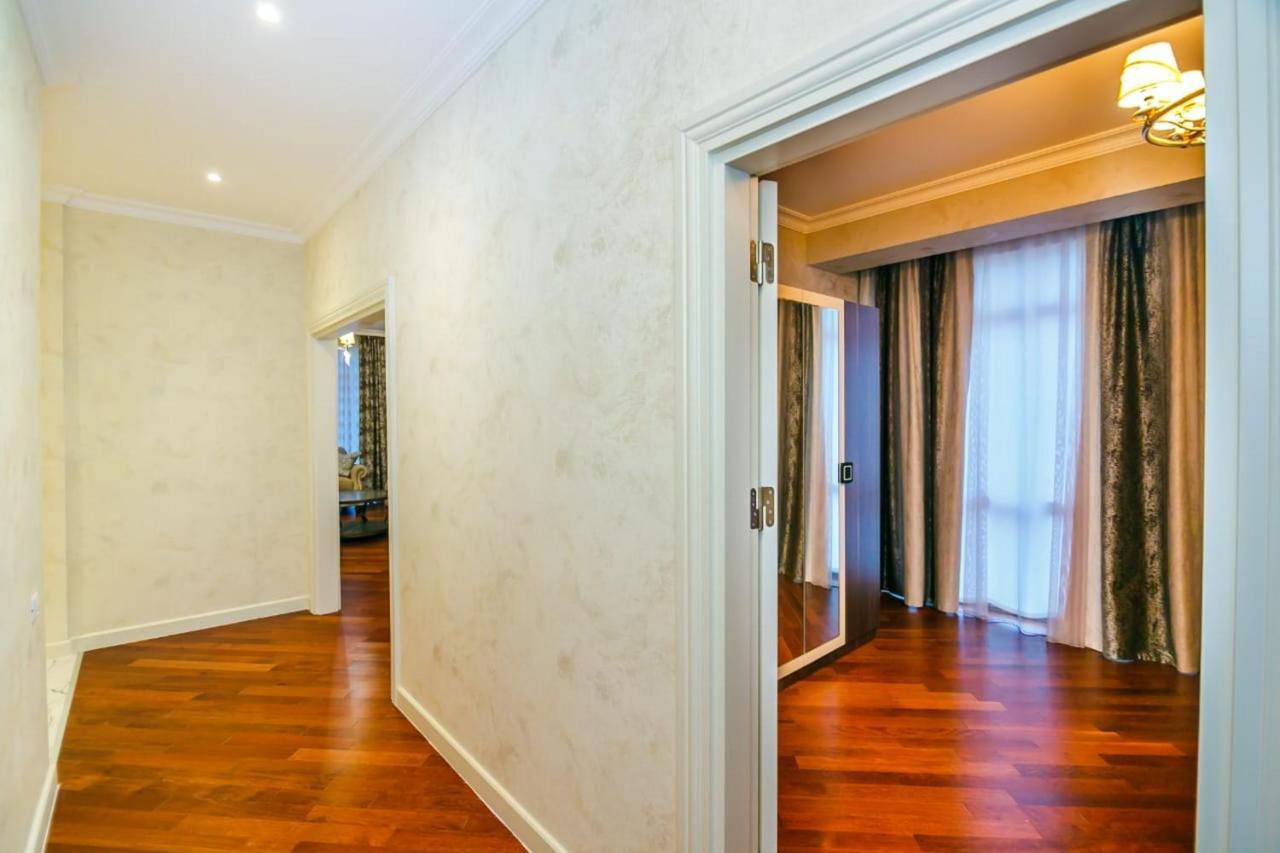 Lux Family Apartment In City Center Baku Exteriör bild