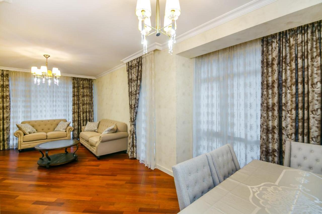 Lux Family Apartment In City Center Baku Exteriör bild