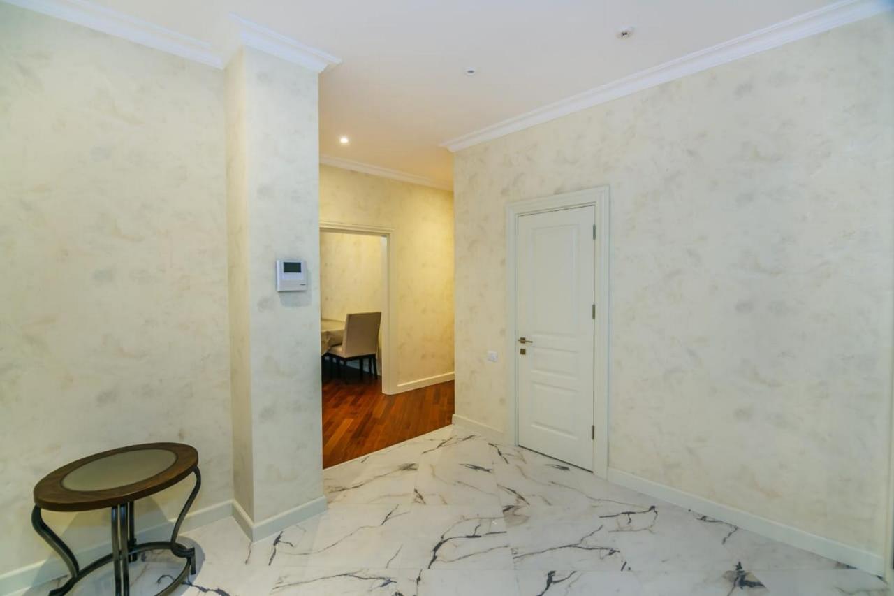 Lux Family Apartment In City Center Baku Exteriör bild