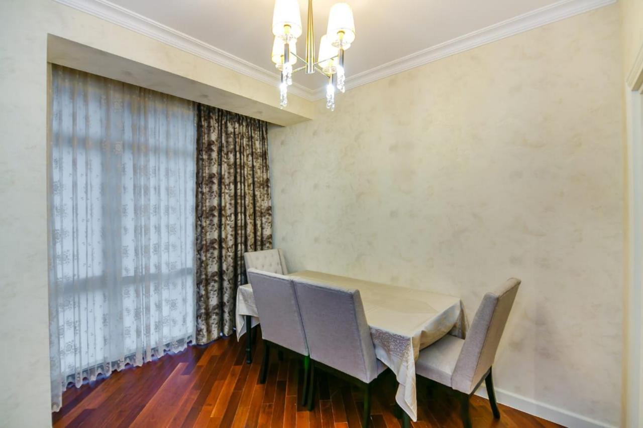 Lux Family Apartment In City Center Baku Exteriör bild