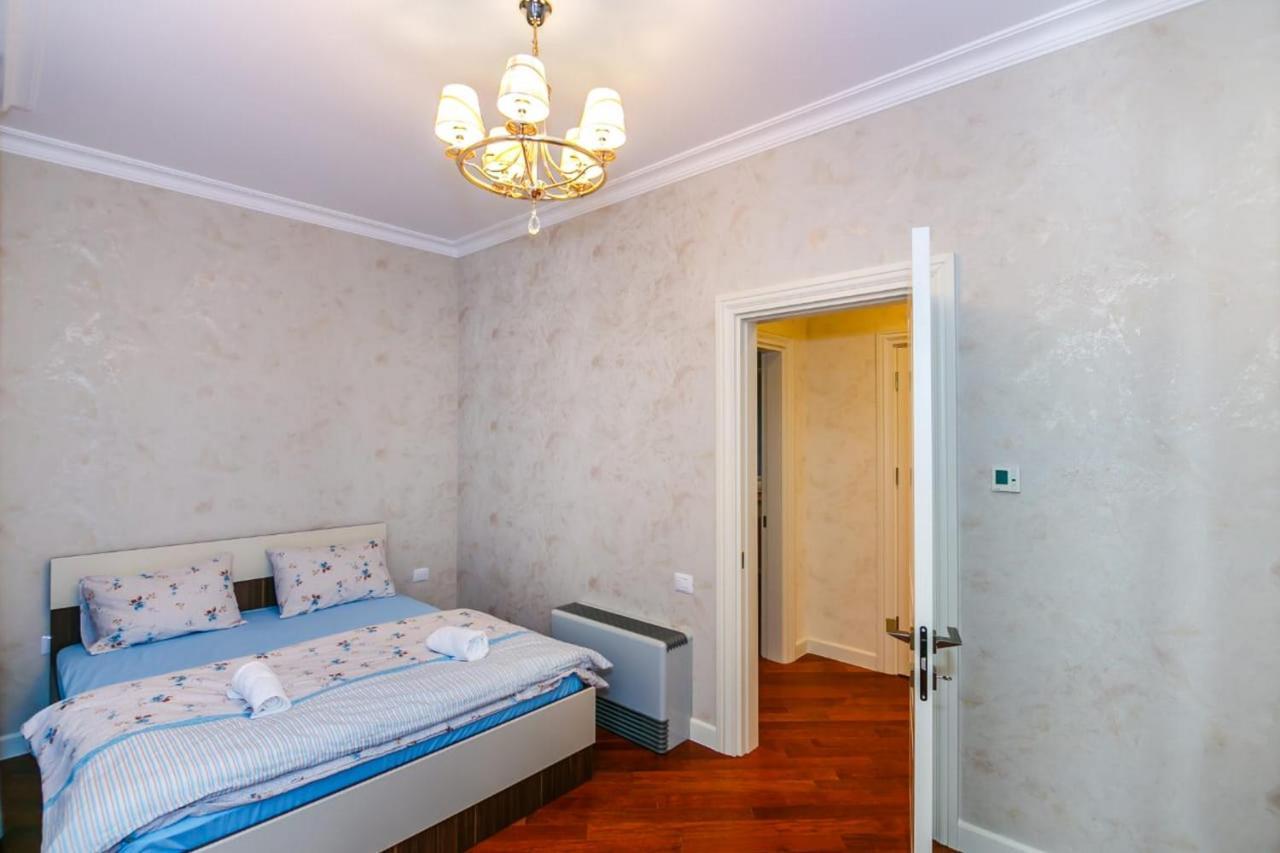 Lux Family Apartment In City Center Baku Exteriör bild